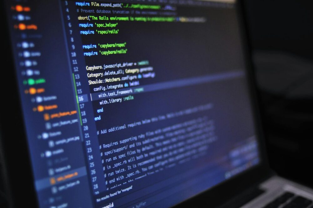 close up photo of programming of codes Detachering als oplossing voor IT-tekort
